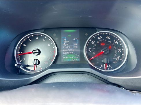 Used 2021 Toyota RAV4 LE image 14