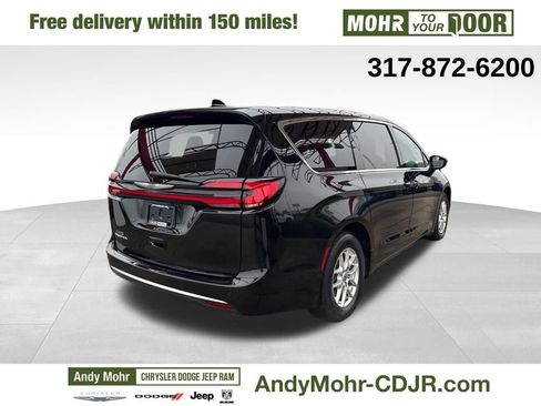 Used 2025 Chrysler Pacifica Select image 7