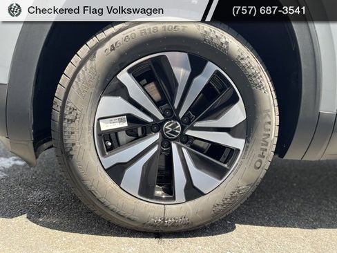 New 2025 Volkswagen Atlas Cross Sport SE image 12