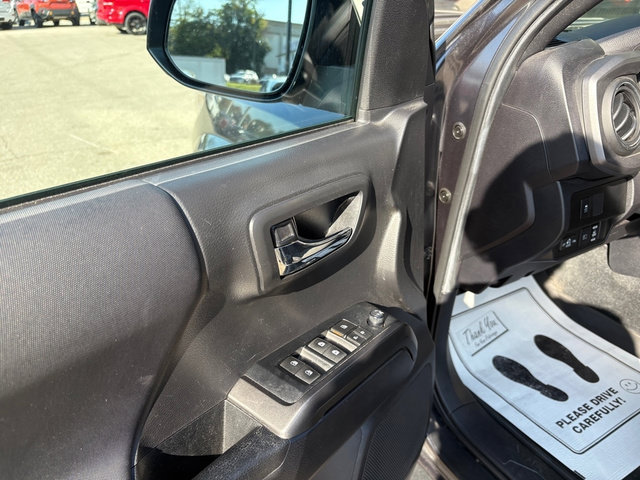Used 2022 Toyota Tacoma TRD Sport AWD/4WD image 10