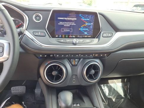 Used 2022 Chevrolet Blazer Premier w/ Enhanced Convenience Package FWD image 17