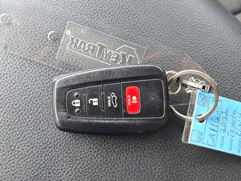 Used 2021 Toyota RAV4 XLE w/ Convenience Package image 33