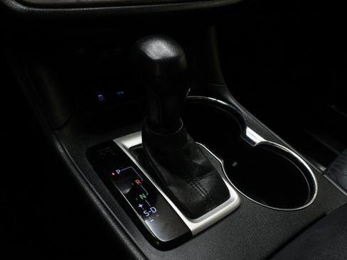 Used 2017 Toyota Highlander LE image 24