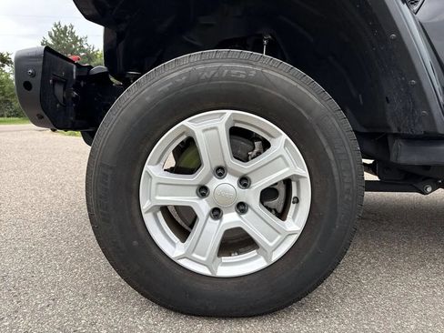 Used 2021 Jeep Wrangler Unlimited Rubicon AWD/4WD image 11