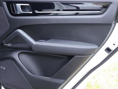 Used 2021 Porsche Cayenne image 21