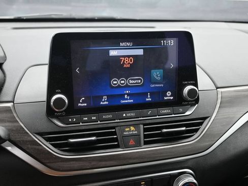 Used 2025 Nissan Altima 2.5 SV FWD image 14