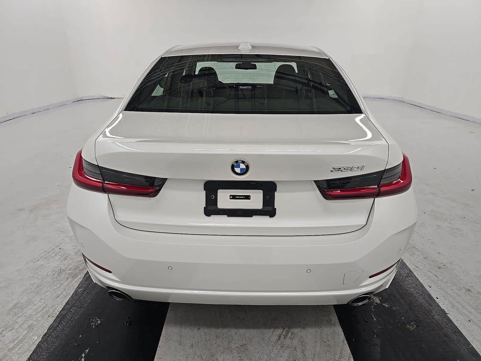 Used 2024 BMW 330i Sedan w/ Convenience Package RWD image 5