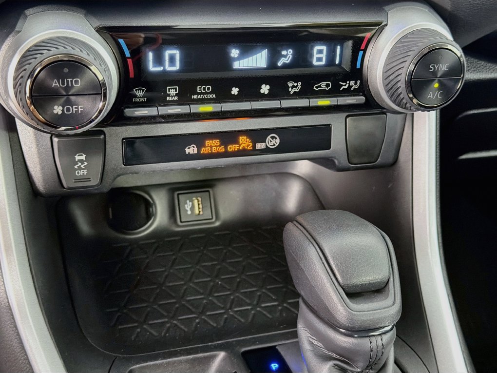 Used 2024 Toyota RAV4 XLE AWD/4WD image 19
