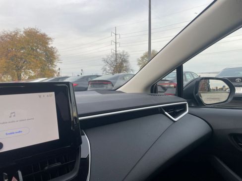 Used 2025 Toyota Corolla LE image 35