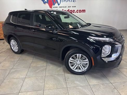 Used 2024 Mitsubishi Outlander ES FWD image 3