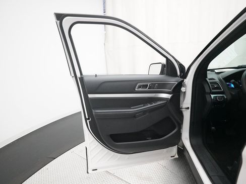 Used 2016 Ford Explorer XLT w/ Equipment Group 202A image 31