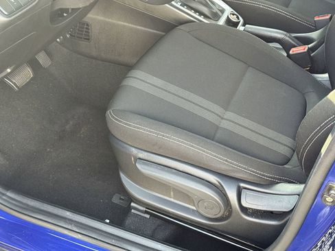 Used 2024 Hyundai Venue SEL image 17