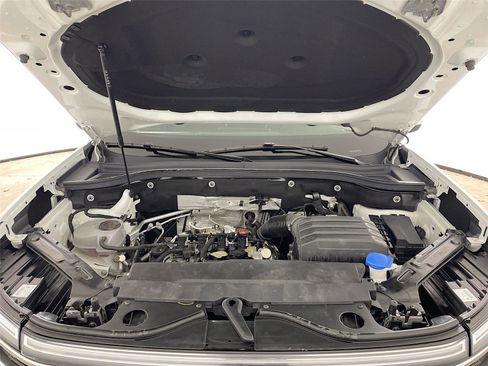 Used 2024 Volkswagen Atlas SE image 31