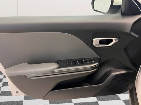 Used 2025 Kia K4 FWD image 11