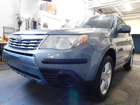 Used 2010 Subaru Forester 2.5X Premium w/ Popular Equipment Group 1A AWD/4WD image 7