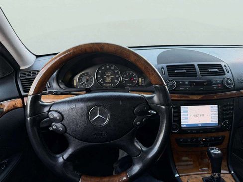 Used 2008 Mercedes-Benz E 350 4MATIC Sedan image 25