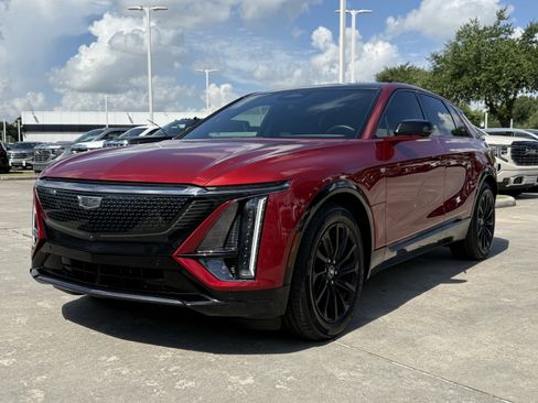 Used 2024 Cadillac Lyriq Sport RWD image 9