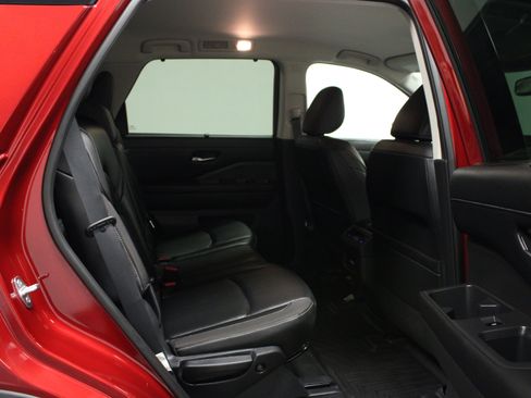 Used 2022 Nissan Pathfinder SL AWD/4WD image 15