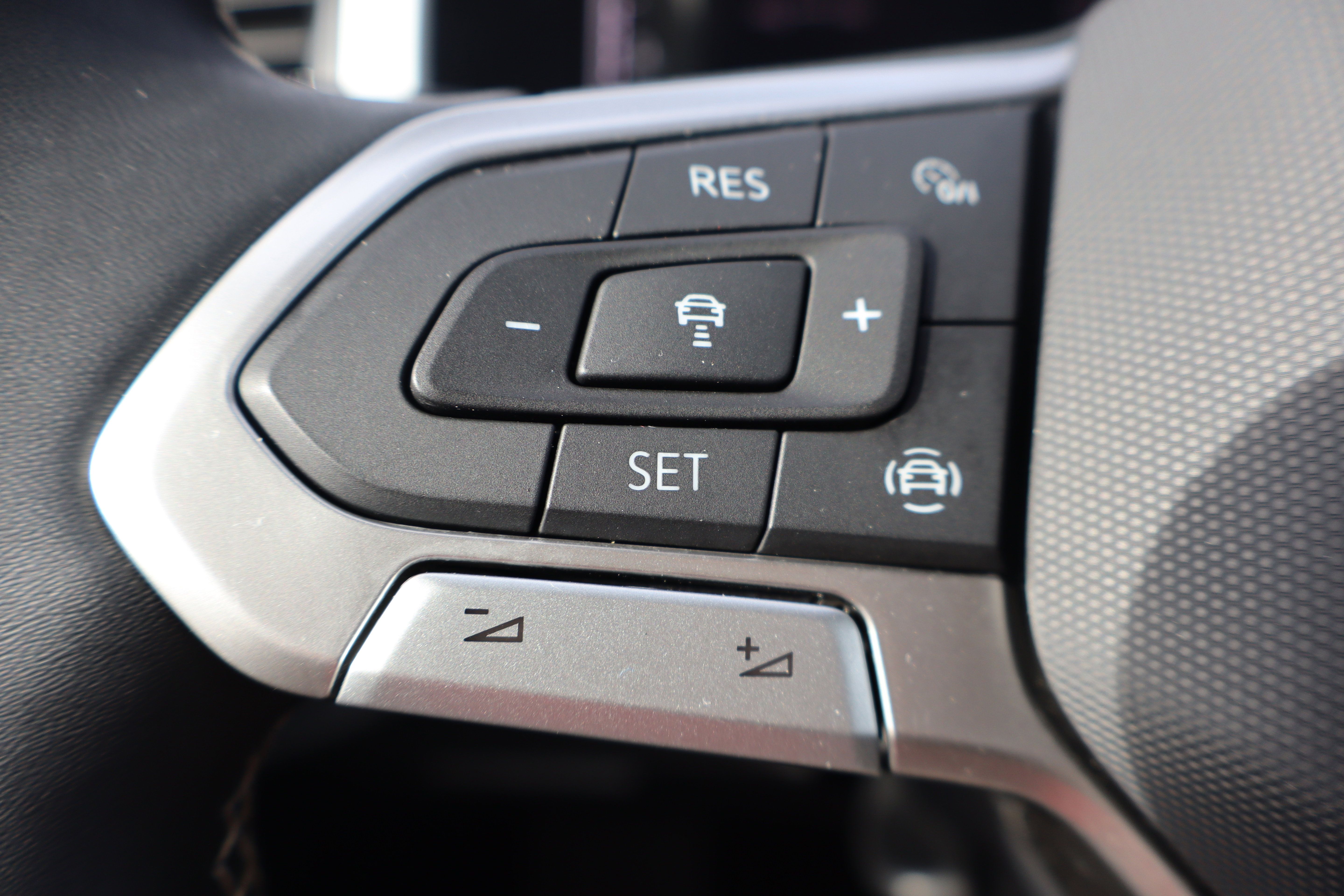 Used 2023 Volkswagen Atlas Cross Sport SE FWD image 16