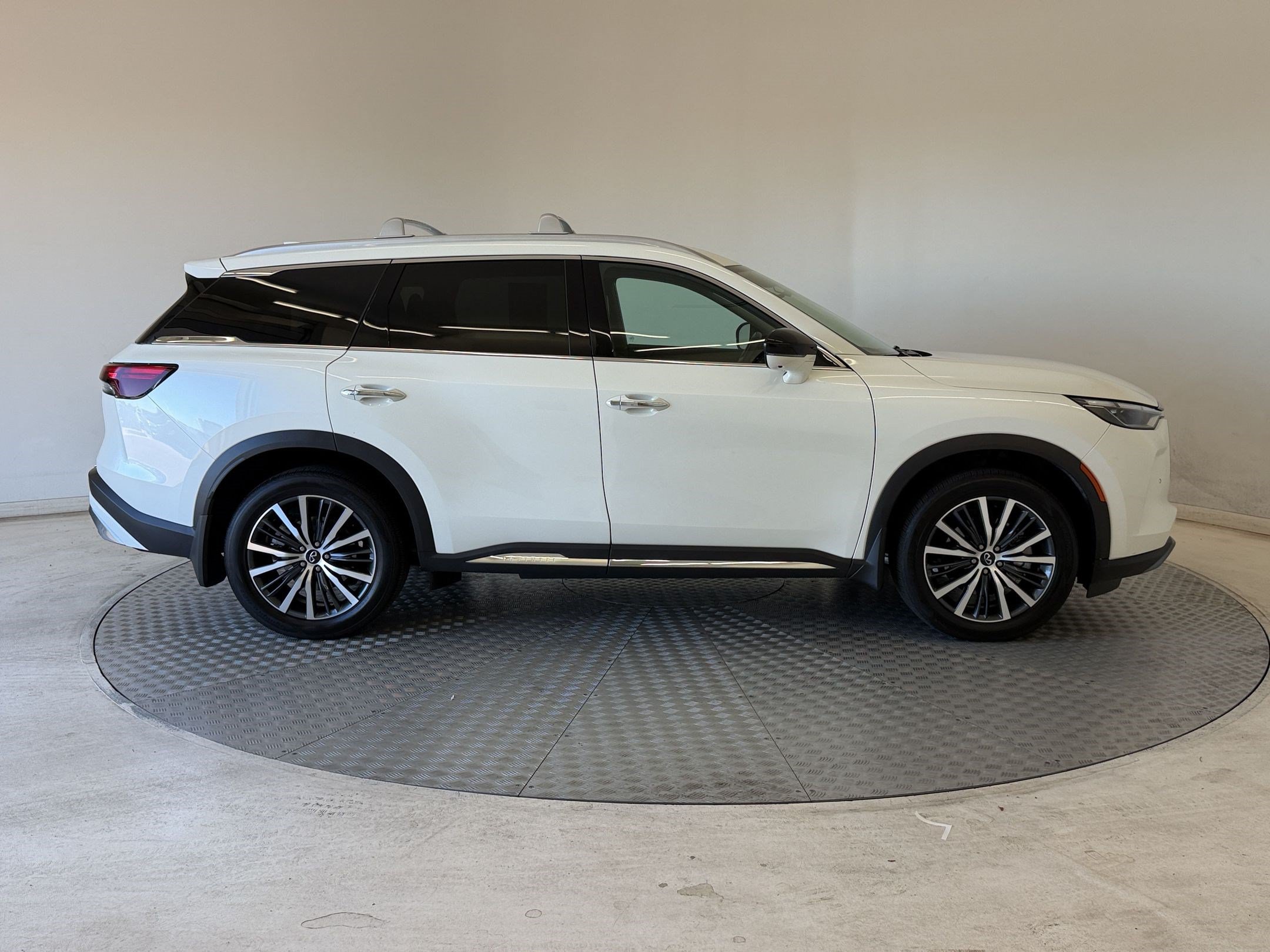 Used 2025 INFINITI QX60 Sensory w/ Vision Package AWD/4WD image 8