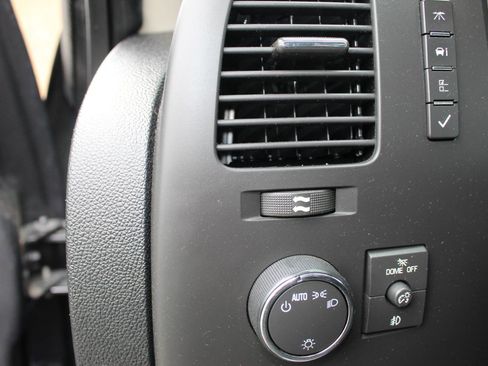 Used 2011 Chevrolet Silverado 2500 LT w/ Interior Plus Package AWD/4WD image 22