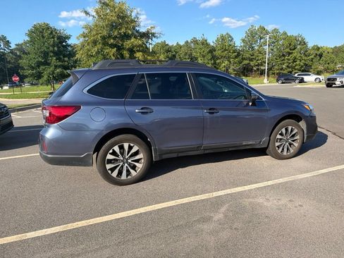 Used 2017 Subaru Outback 2.5i Limited AWD/4WD image 10