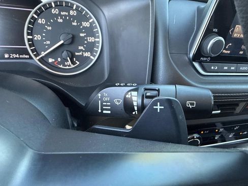 Used 2022 Nissan Rogue S image 36