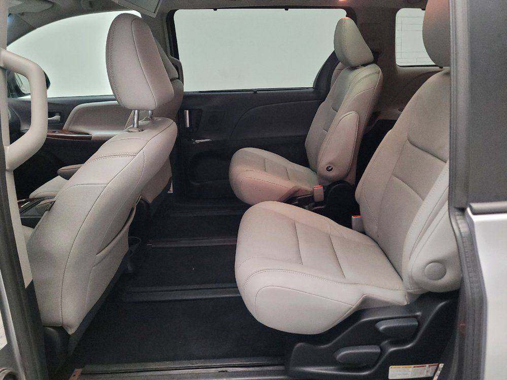 Used 2017 Toyota Sienna AWD image 18