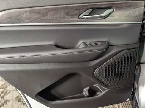 New 2025 Jeep Grand Cherokee L Limited w/ Luxury Tech Group II image 32