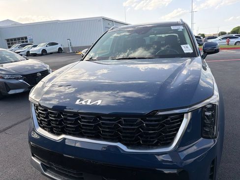 Used 2024 Kia Sorento S w/ Panoramic Sunroof Package FWD image 2