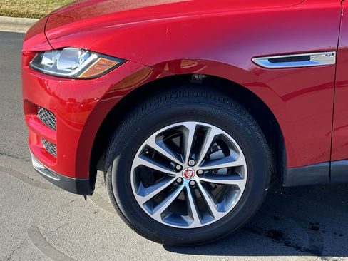 Used 2018 Jaguar F-PACE Premium image 14