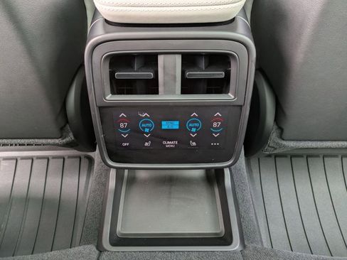 Used 2024 Porsche Taycan RWD image 19