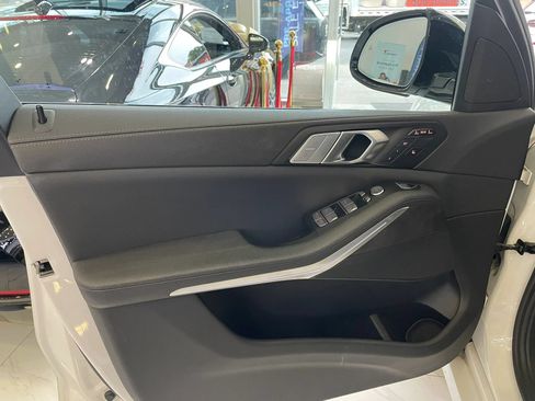 Used 2022 BMW X7 xDrive40i w/ Premium Package AWD/4WD image 8