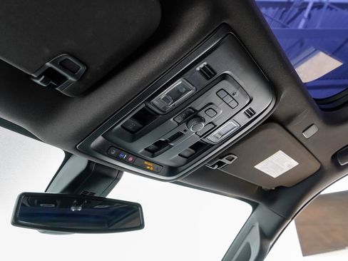 Used 2022 GMC Yukon XL SLT w/ SLT Premium Package image 30