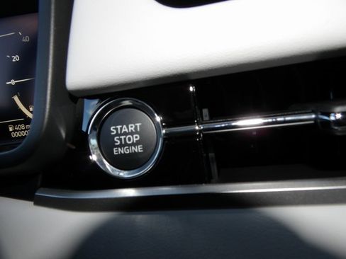 New 2025 Mitsubishi Outlander SE image 24