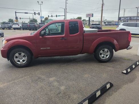 Used 2012 Suzuki Equator Premium RWD image 3