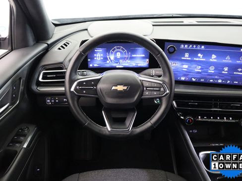 Used 2025 Chevrolet Traverse LT image 17