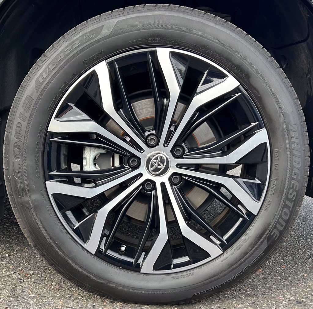 Certified 2025 Toyota Crown Signia AWD/4WD image 27