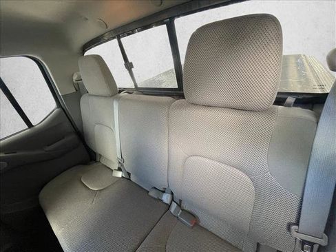 Used 2015 Nissan Frontier SV image 11