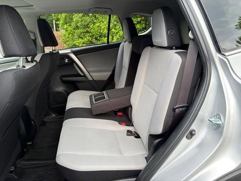 Used 2016 Toyota RAV4 XLE AWD/4WD image 32