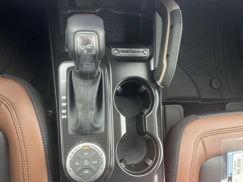 New 2024 Ford Bronco Outer Banks w/ Sasquatch Package image 22