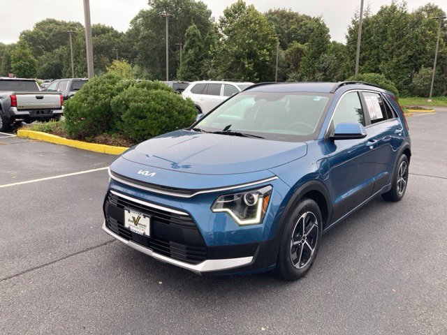 Used 2024 Kia Niro EX w/ EX Cold Weather Package FWD image 2