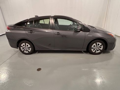 Used 2018 Toyota Prius image 4