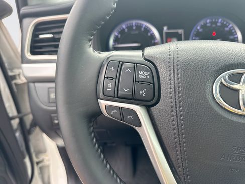 Used 2019 Toyota Highlander Limited FWD image 24