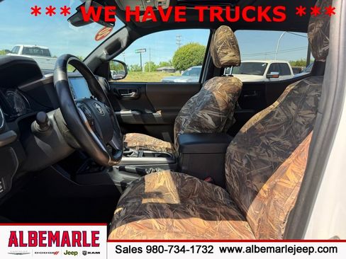 Used 2020 Toyota Tacoma Limited image 15