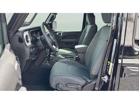 Used 2025 Jeep Wrangler Sahara w/ Safety Group image 15