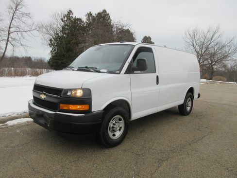 Used 2021 Chevrolet Express 2500 2500 Cargo w/ Driver Convenience Package image 2