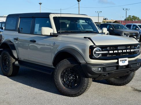 New 2026 Ford Bronco Outer Banks w/ Sasquatch Package image 3