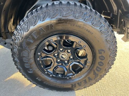 Used 2023 Ford Bronco Wildtrak image 33