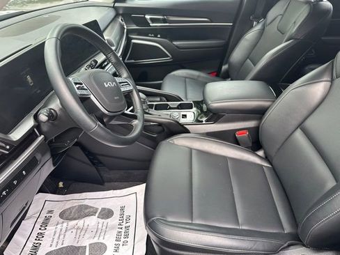 Used 2025 Kia Telluride LX FWD image 15